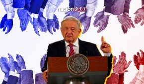 Percepción de honestidad de López Obrador baja de 61 a 56%