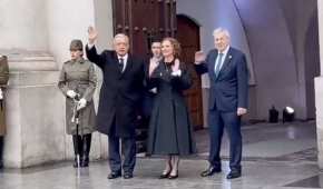 El Presidente estuvo acompañado por su esposa, Beatriz Gutiérrez