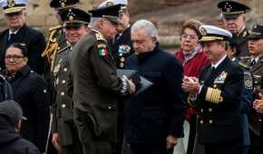 AMLO entregó un reconocimiento al general Salvador Cienfuegos