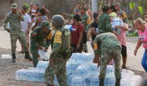 Elementos del Ejército llevan ayuda a este municipio