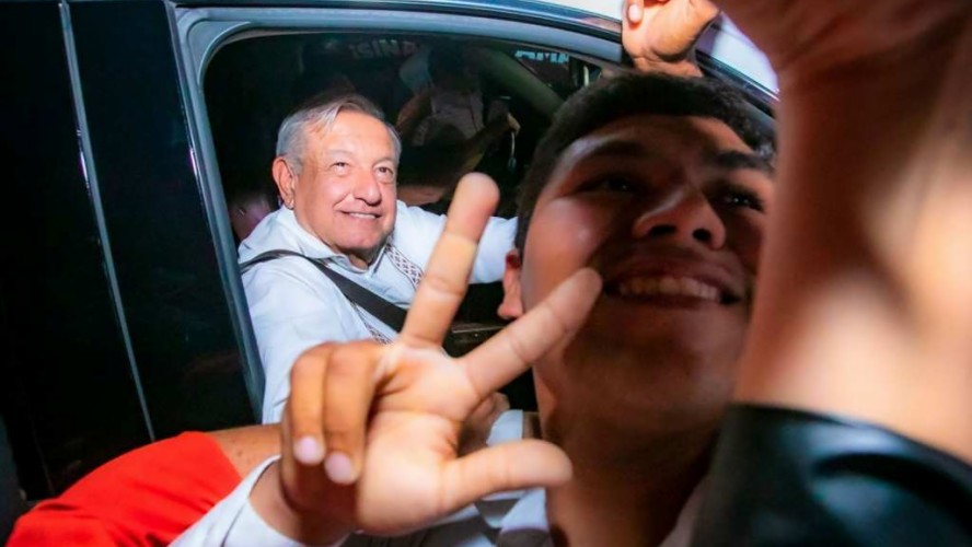 AMLO Celebra Su Cumpleaños En Culiacán; Lo Reciben Con Banda