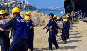 En el puerto trabajan Marina, Sedena y GN para atender a damnificados