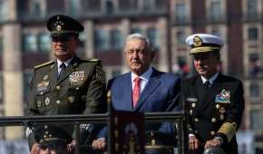 El Presidente encabezó el desfile militar en el Zócalo