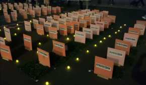 Familiares de víctimas de feminicidio se manifiestan en Palacio Nacional