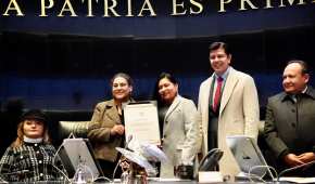 En el pleno del Senado,  Lenia Batres recibió uno de los cargos más importantes del país