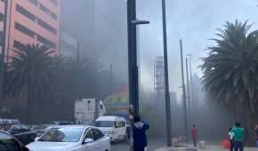 La columna de humo se extiende en la zona del siniestro