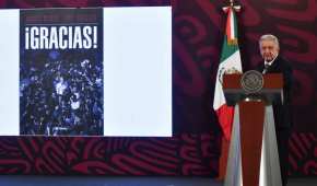 El Presidente exhibió la portada de su nuevo libro