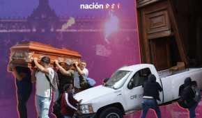 Ataúdes, cruces, fuego, petardos y pintas en Palacio Nacional, la voz del pueblo