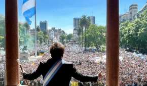 El presidente de Argentina planea despedir a trabajadores del gobierno