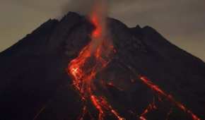 Las erupciones en la misma zona en diciembre, enero y febrero provocaron la evacuación de casi 4 mil habitantes