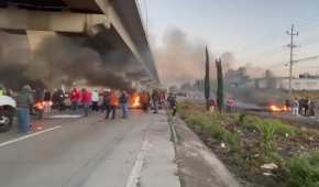 La autopista México-Puebla se encuentra detenida