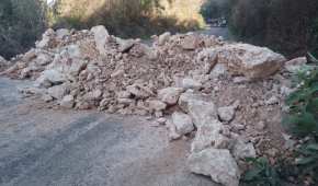 En Teopisca siguen los incidentes violentos, donde con graba y piedra bloquearon carreteras