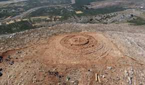 La edificación es de piedra y tiene una forma circular