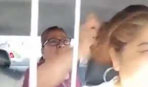 Se viralizó un video en el que se observa a cuando una pasajera agrede a la chofer