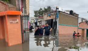 Vecinos tuvieron que ser desalojados de sus casas debido a una inundación
