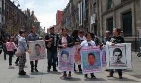 Los familiares de los normalistas desaparecidos piden que se dé seguimiento al caso