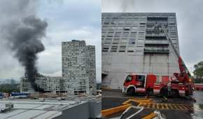 El fuego parecía extenderse a los pisos superiores del edificio, causando grandes columnas de humo