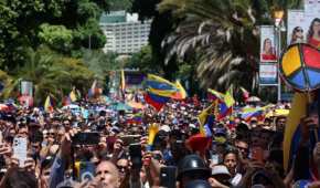 El candidato opositor lamentó la represión policiaca a las protestas civiles