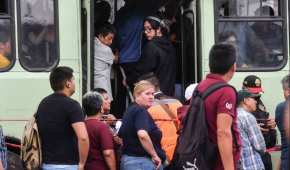 Autoridades auxilian a los usuarios del Metro en inundaciones del Metro Hangares