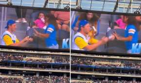 El bochornoso momento fue visto por miles de aficionados en el estadio y en TV