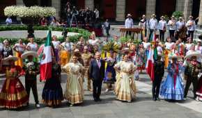 El Presidente encabezó, en Palacio Nacional, el homenaje a migrantes mexicanos