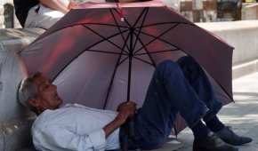 Los mexicanos ahora usarán sus sombrillas para resguardarse del calor