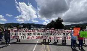 Manifestantes piden que les paguen por sus tierras