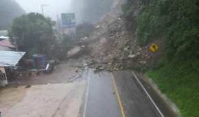 El cerro está sobre la carretera federal 120 San Juan del Río-Xilitla