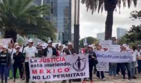 Los inconformes también se manifestaron en la Embajada de EU