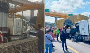 Las autoridades trabajan para rescatar a las personas que quedaron atrapadas en sus autos