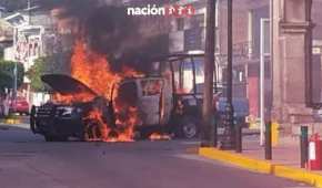 La patrulla fue incendiada por criminales en plena zona centro de Jerécuaro