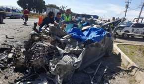 El automóvil quedó en ruinas tras el fuerte impacto en el accidente