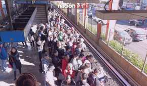 Los usuarios se quejan de trasbordos saturados; Metro confirma desalojo de una unidad