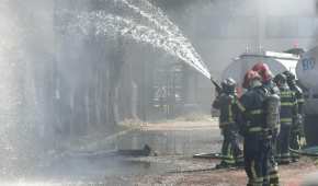 Bomberos de la CDMX trabajan en la zona para controlar las llamas