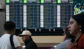 Es un cobro que los turistas pagan por usar las instalaciones aeroportuarias en sus vuelos de salida